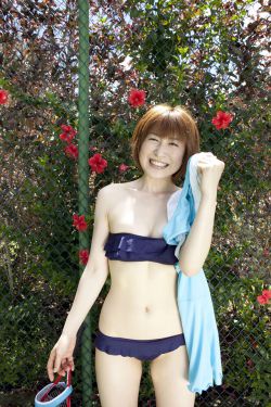 美女露0的胸无档写真小说
